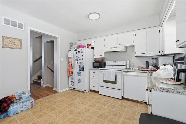 1409 - 1411 E Ridgeway Drive, Olathe, KS 66061