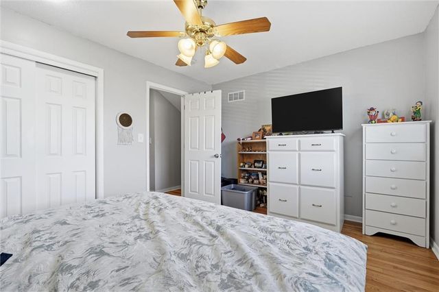 1409 - 1411 E Ridgeway Drive, Olathe, KS 66061