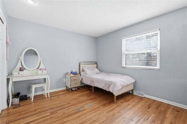 1409 - 1411 E Ridgeway Drive, Olathe, KS 66061