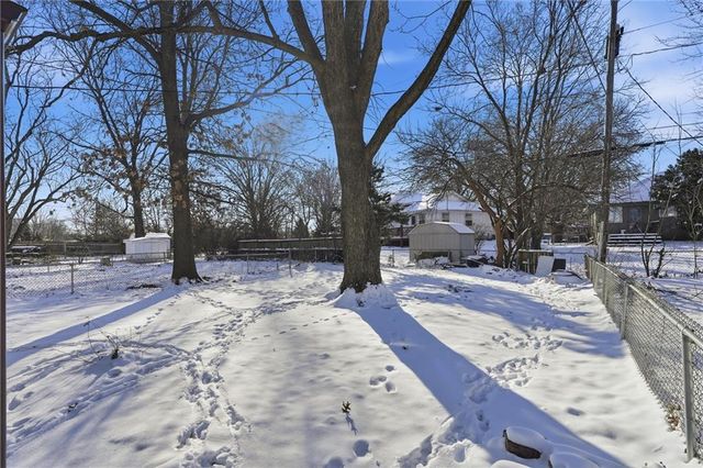 1409 - 1411 E Ridgeway Drive, Olathe, KS 66061