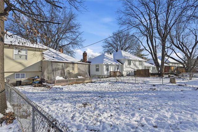 1409 - 1411 E Ridgeway Drive, Olathe, KS 66061