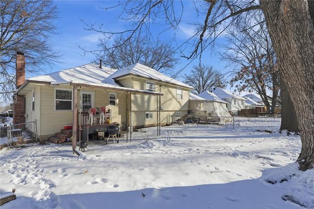 1409 - 1411 E Ridgeway Drive, Olathe, KS 66061