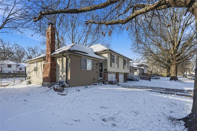 1409 - 1411 E Ridgeway Drive, Olathe, KS 66061