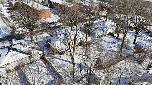 1409 - 1411 E Ridgeway Drive, Olathe, KS 66061