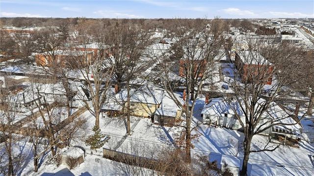 1409 - 1411 E Ridgeway Drive, Olathe, KS 66061