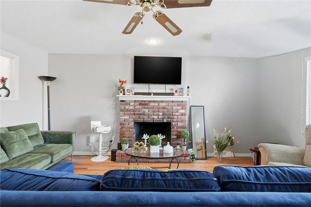 1409 - 1411 E Ridgeway Drive, Olathe, KS 66061