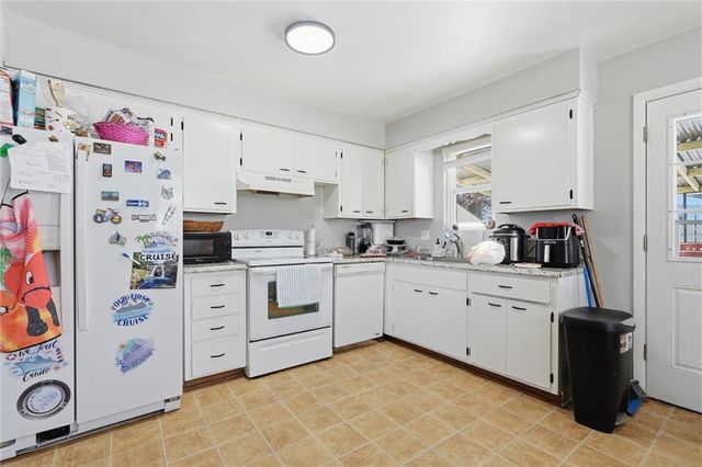 1409 - 1411 E Ridgeway Drive, Olathe, KS 66061