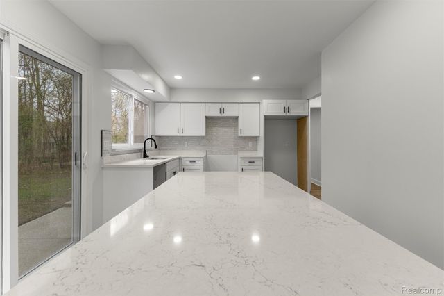 24869 Christina Lane, Novi, MI 48375