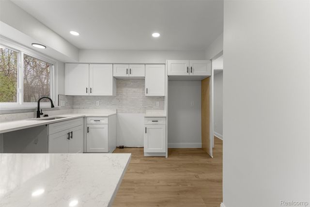 24869 Christina Lane, Novi, MI 48375