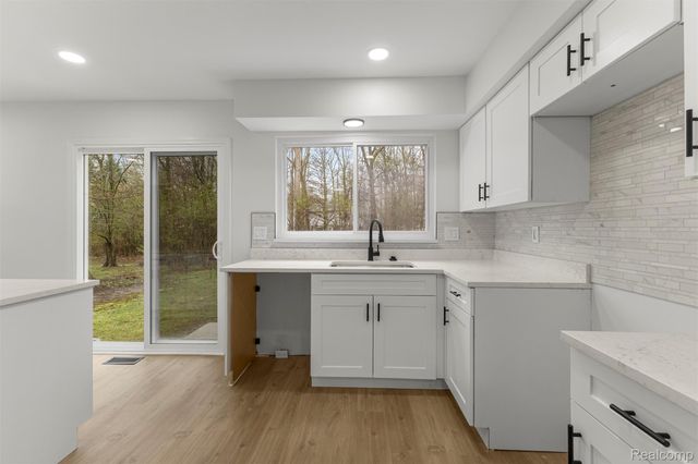 24869 Christina Lane, Novi, MI 48375