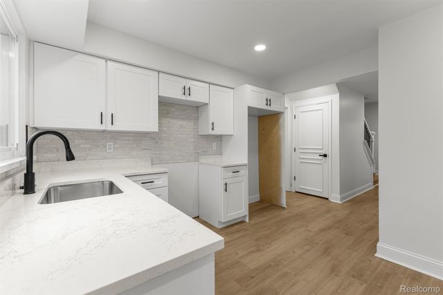 24869 Christina Lane, Novi, MI 48375