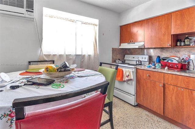 225 SW 18th Ave, Miami, FL 33135