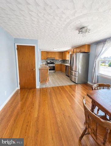 555 WOODLAND VIEW DR, York, PA 17406