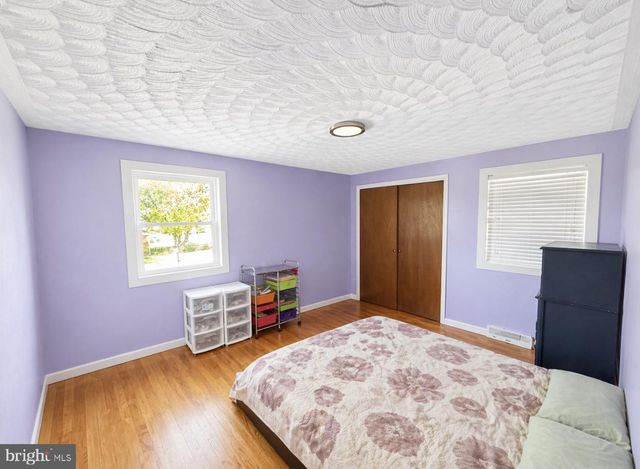 555 WOODLAND VIEW DR, York, PA 17406