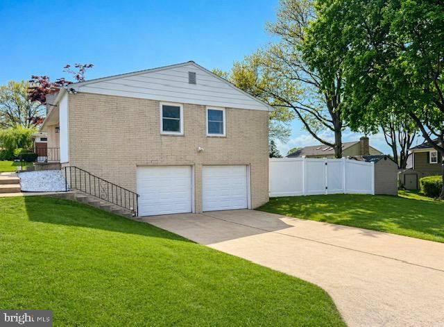 555 WOODLAND VIEW DR, York, PA 17406