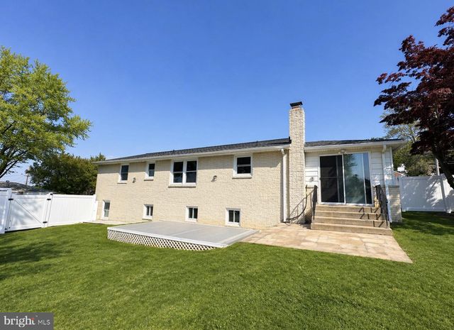 555 WOODLAND VIEW DR, York, PA 17406