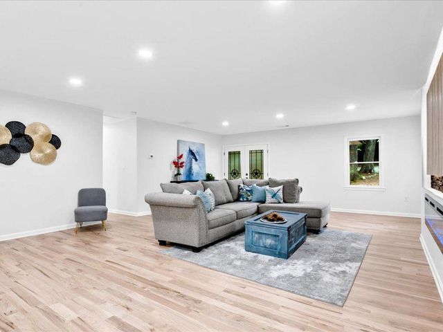 5840 CRABAPPLE SW Drive, Mableton, GA 30126