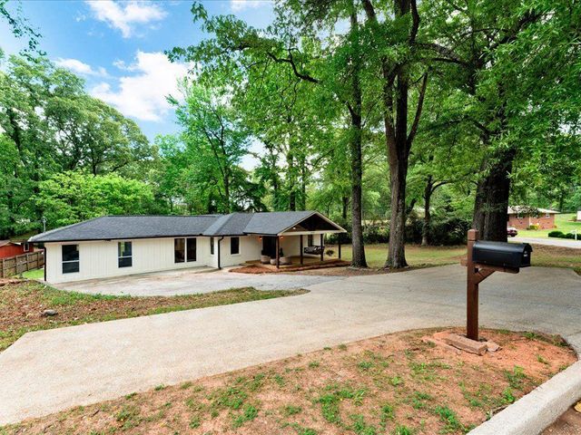 5840 CRABAPPLE SW Drive, Mableton, GA 30126