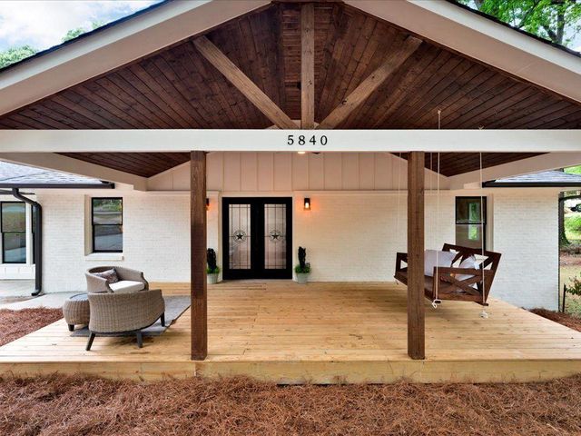 5840 CRABAPPLE SW Drive, Mableton, GA 30126