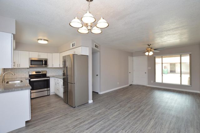 785 N Arrowhead Drive Apt 2, Chandler, AZ 85224