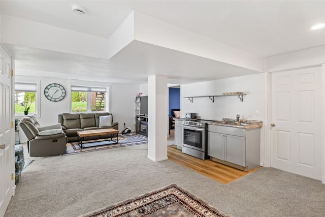 4714 148th Street, Urbandale, IA 50323