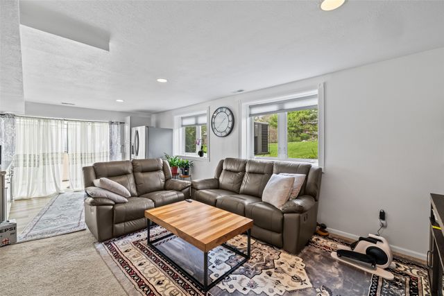 4714 148th Street, Urbandale, IA 50323