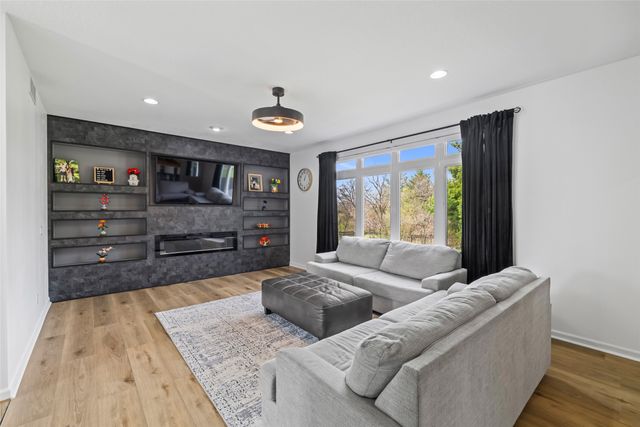 4714 148th Street, Urbandale, IA 50323