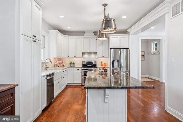 72 MAIN AVE, Berwyn, PA 19312