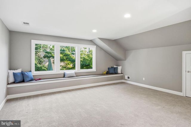 72 MAIN AVE, Berwyn, PA 19312