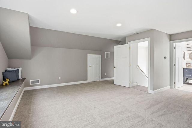 72 MAIN AVE, Berwyn, PA 19312