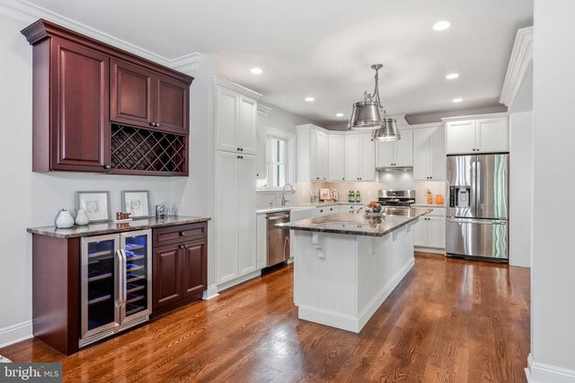 72 MAIN AVE, Berwyn, PA 19312