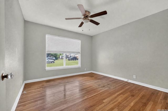 111 Laddie Pl, San Antonio, TX 78201