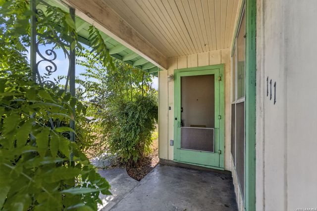 111 Laddie Pl, San Antonio, TX 78201
