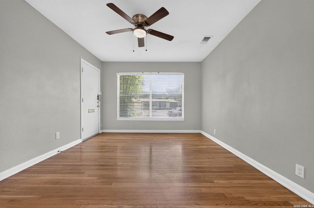 111 Laddie Pl, San Antonio, TX 78201
