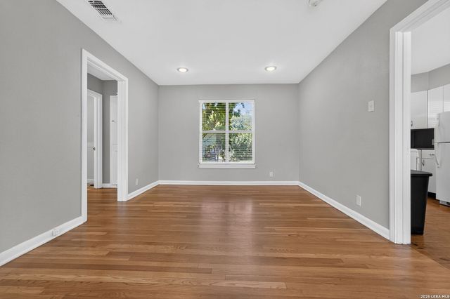 111 Laddie Pl, San Antonio, TX 78201