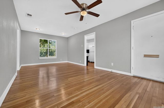 111 Laddie Pl, San Antonio, TX 78201