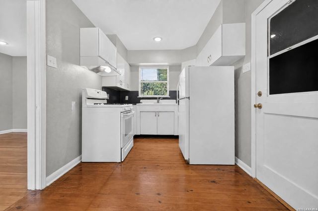 111 Laddie Pl, San Antonio, TX 78201