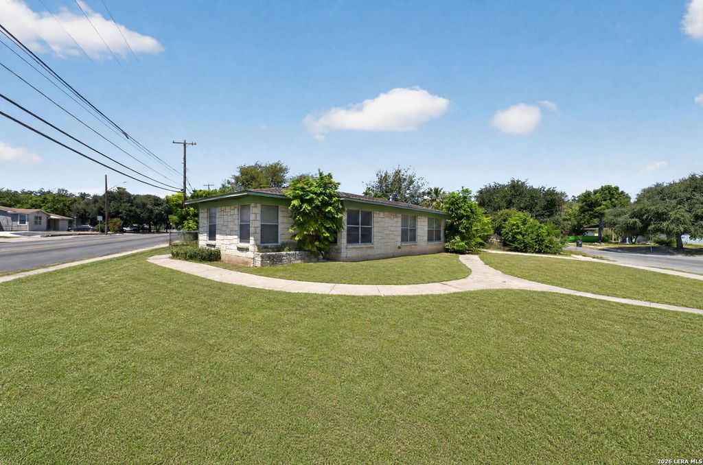 111 Laddie Pl, San Antonio, TX 78201