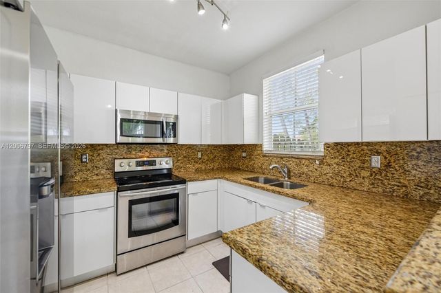 8188 NW 108th Place -, Doral, FL 33178