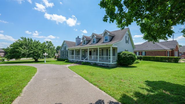 131 Stonehouse Dr, Gallatin, TN 37066