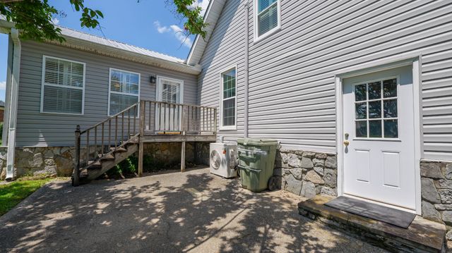 131 Stonehouse Dr, Gallatin, TN 37066