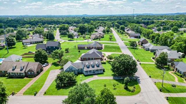 131 Stonehouse Dr, Gallatin, TN 37066