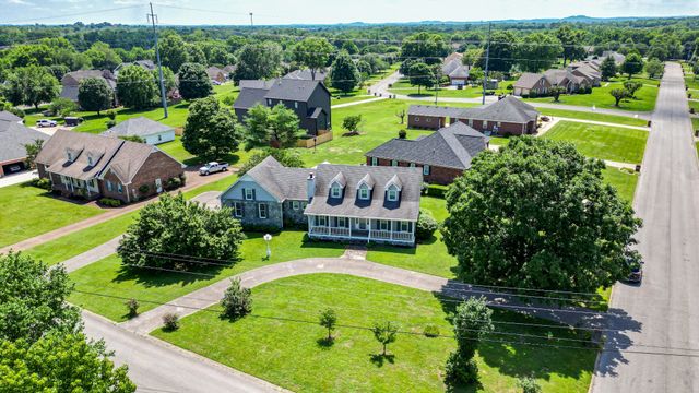 131 Stonehouse Dr, Gallatin, TN 37066