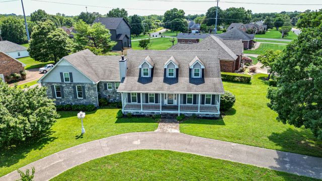 131 Stonehouse Dr, Gallatin, TN 37066