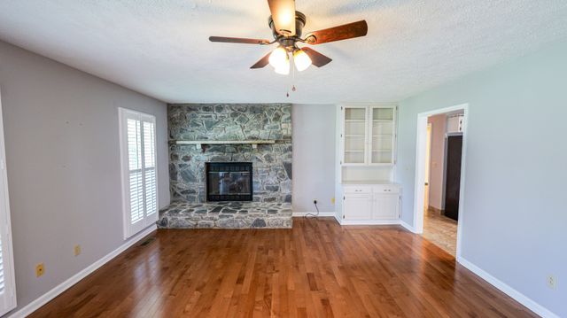 131 Stonehouse Dr, Gallatin, TN 37066