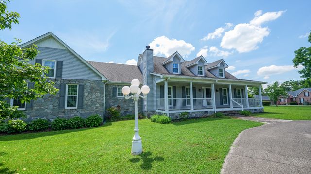 131 Stonehouse Dr, Gallatin, TN 37066