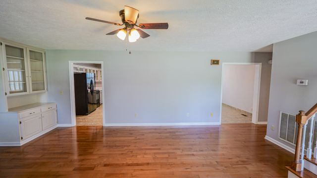 131 Stonehouse Dr, Gallatin, TN 37066