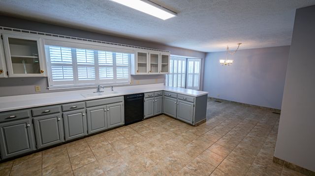 131 Stonehouse Dr, Gallatin, TN 37066