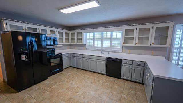 131 Stonehouse Dr, Gallatin, TN 37066