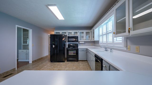 131 Stonehouse Dr, Gallatin, TN 37066